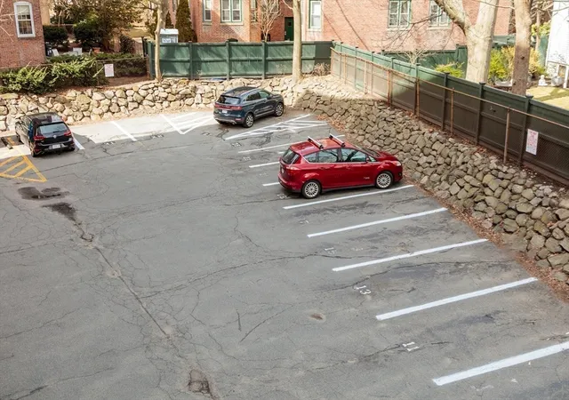 2nd image of 29 Concord Ave, Cambridge, MA 02138