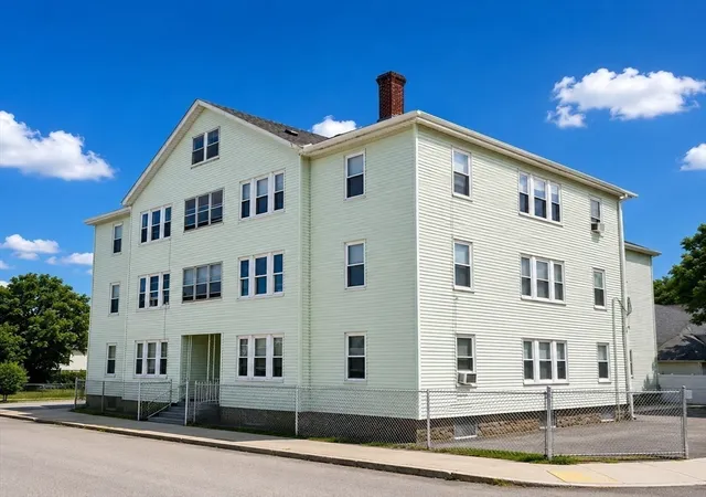 4th image of 18 Caprera Rd, Worcester, MA 01604 | MLS# 73538581