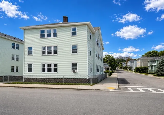 5th image of 18 Caprera Rd, Worcester, MA 01604 | MLS# 73538581