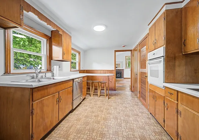Homes for sale in Foxboro, MA | 38 West St, Foxboro, MA 02035 | MLS# 73532902