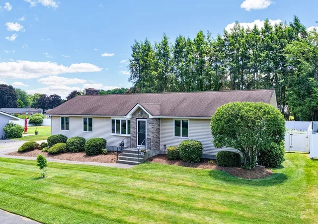 Homes for sale in Agawam, MA | 169 Country Rd, Agawam, MA 01001 | MLS# 73538552