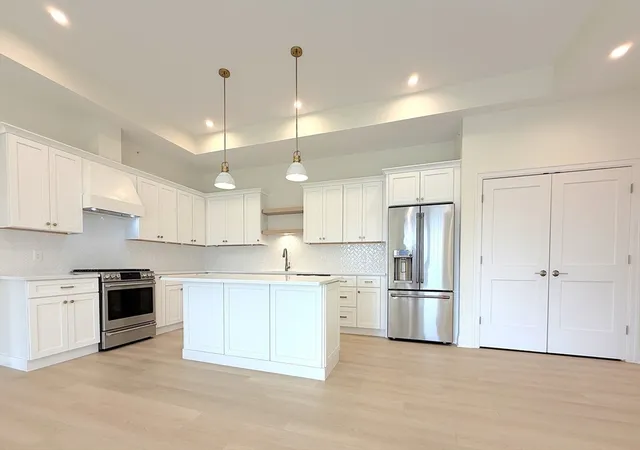 5th image of 90 E Central St #304, Franklin, MA 02038 | MLS# 73498800