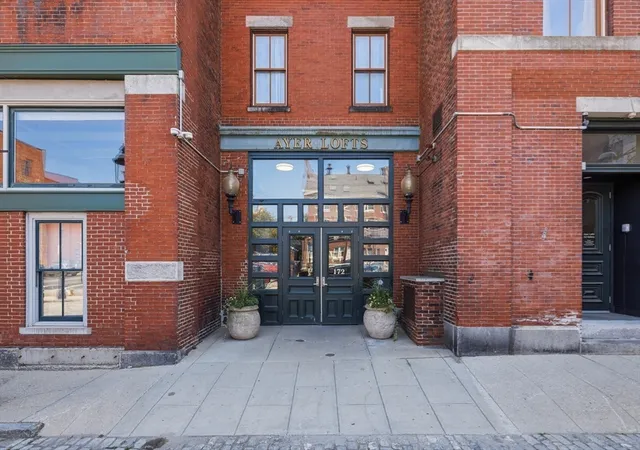 2nd image of 172 Middle St, Lowell, MA 01852