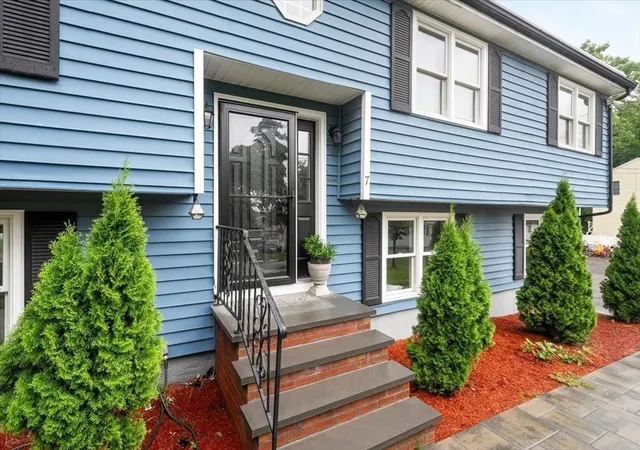 Photo 3 of Single family home for sale at 7 Alyssum, Billerica, MA 01821 | MLS# 73560711 | Listing updated on 2026-08-31