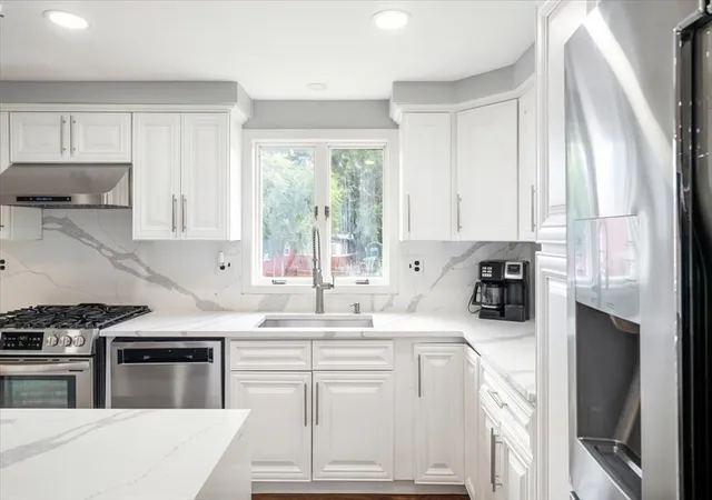 Photo 4 of Single family home for sale at 7 Alyssum, Billerica, MA 01821 | MLS# 73560711 | Listing updated on 2026-08-31