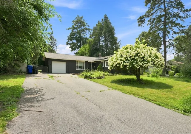 2nd image of 55 Lindsay Rd, Springfield, MA 01128 | MLS# 73563061