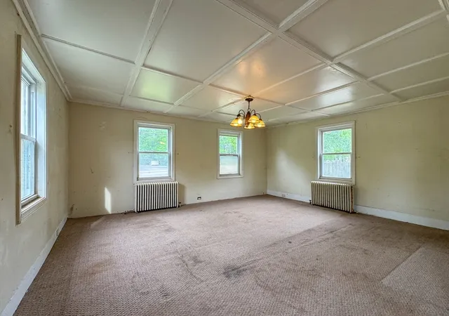 Photo 4 of Single family home for sale at 484 S Franklin St, Holbrook, MA 02343 | MLS# 73526757 | Listing updated on 2026-09-12