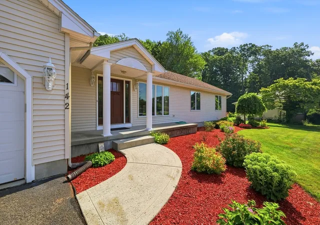 2nd image of 142 Oak Knoll Cir, Ludlow, MA 01056 | MLS# 73558832