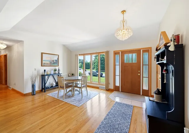 3rd image of 142 Oak Knoll Cir, Ludlow, MA 01056 | MLS# 73558832
