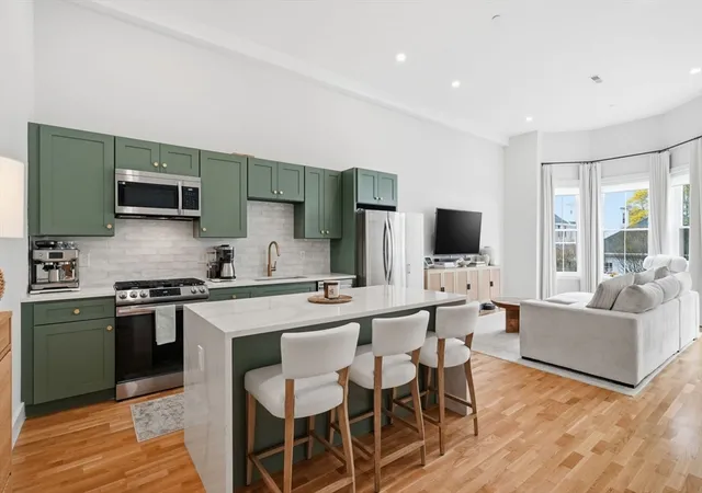 1st image of 46 Union #3, South Weymouth, MA 02190 | MLS# 73556770