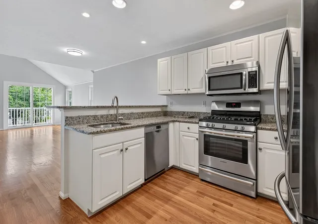 Photo 3 of Sale Pending at 231 Allerton Cmns Ln #231, Braintree, MA 02184 | MLS# 73564019 | Listing updated on 2026-09-03