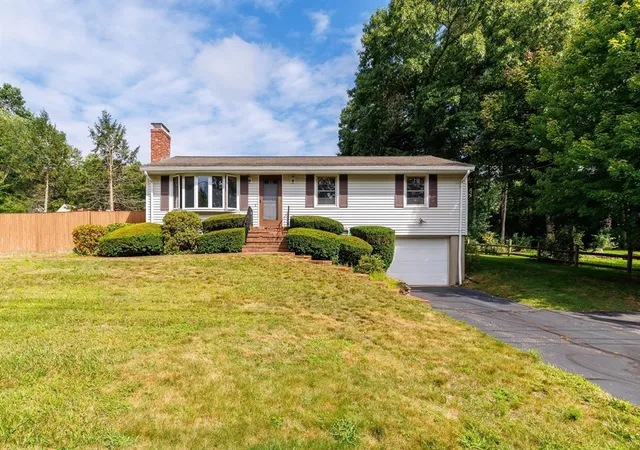 1st image of 8 Beechwood Dr, Rutland, MA 01543 | MLS# 73568333