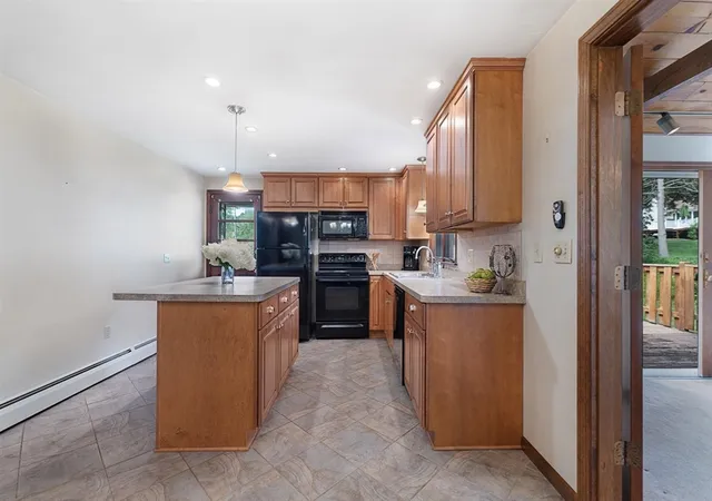 5th image of 8 Beechwood Dr, Rutland, MA 01543 | MLS# 73568333