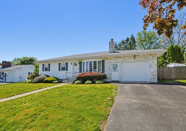 Homes for sale in Somerset, MA | 79 Highview Ave, Somerset, MA 02726 | MLS# 73524874