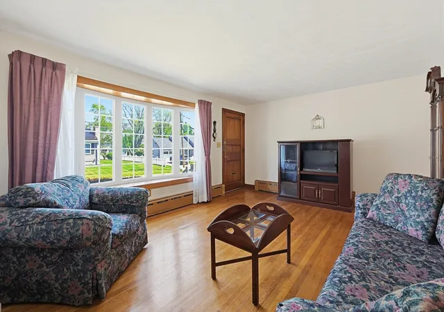 Homes for sale in Somerset, MA | 79 Highview Ave, Somerset, MA 02726 | MLS# 73524874