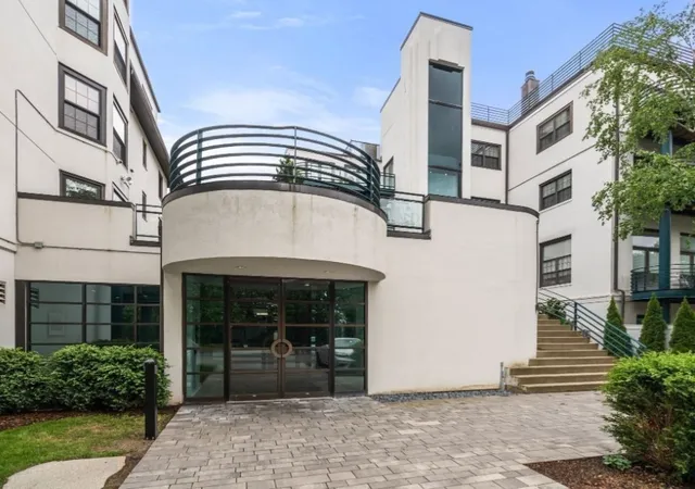 2nd image of 227 Summit Ave #E304, Brookline, MA 02446 | MLS# 73530942