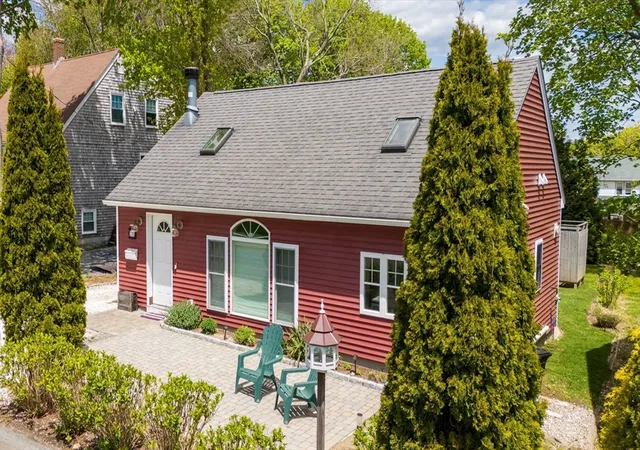 1st image of 73 Congdon St, Narragansett, RI 02882 | MLS# 73543267