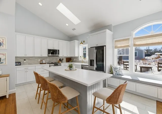 2nd image of 73 Congdon St, Narragansett, RI 02882 | MLS# 73543267