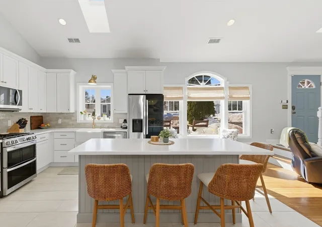 4th image of 73 Congdon St, Narragansett, RI 02882 | MLS# 73543267