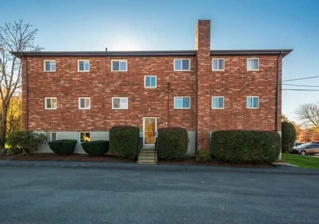 2nd image of 40 Westgate #5, Chestnut Hill, MA 02467 | MLS# 73430214