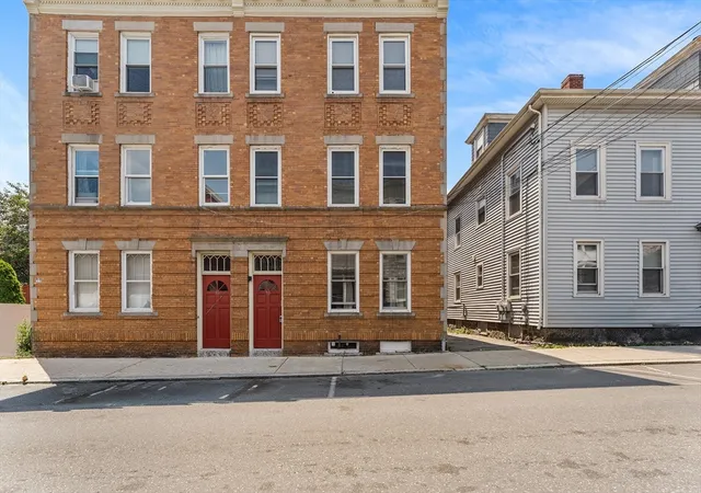 Homes for sale in Salem, MA | 16 Leavitt St, Salem, MA 01970 | Houzeo
