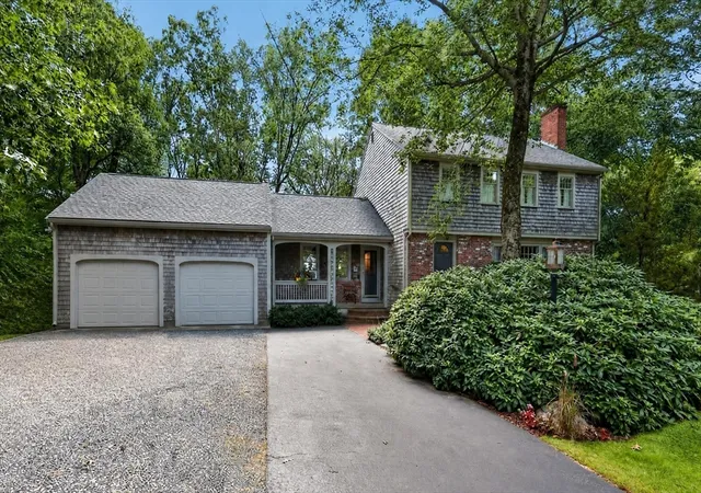 Photo 2 of Single family home for sale at 290 Grove St, Norwell, MA 02061 | MLS# 73568893 | Listing updated on 2026-10-02