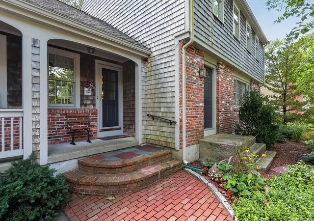 Photo 3 of Single family home for sale at 290 Grove St, Norwell, MA 02061 | MLS# 73568893 | Listing updated on 2026-10-02