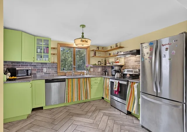 3rd image of 542 Wanoosnoc Rd, Fitchburg, MA 01420 | MLS# 73560251