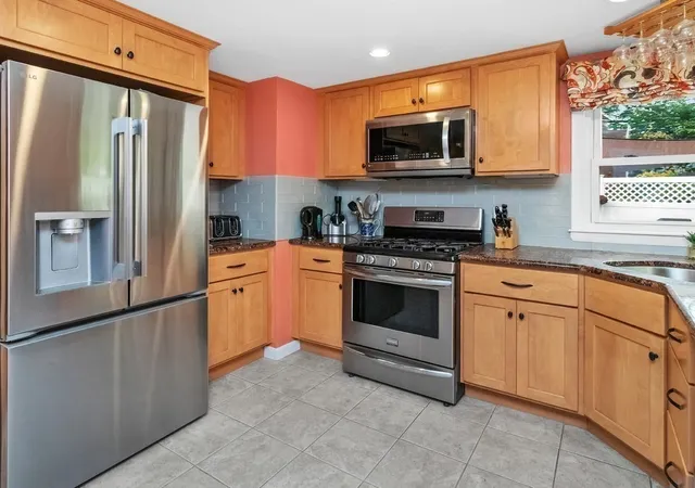 Photo 3 of Sale Pending at 39 Smart St, Waltham, MA 02451 | MLS# 73562395 | Listing updated on 2026-09-10