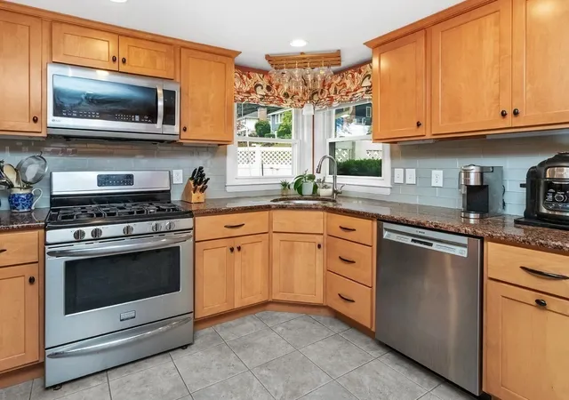 Photo 4 of Sale Pending at 39 Smart St, Waltham, MA 02451 | MLS# 73562395 | Listing updated on 2026-09-10