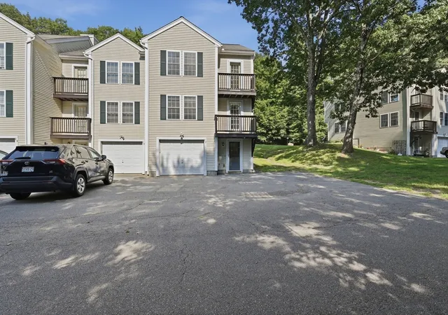 2nd image of 37 W Mdw Estates Dr, West Townsend, MA 01474