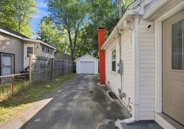 Photo 3 of Single family home for sale at 15 Alice St, Springfield, MA 01109 | MLS# 73569124 | Listing updated on 2026-09-13