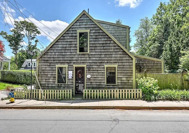 1st image of 26 Bridge St, Warren, RI 02885 | MLS# 73556842