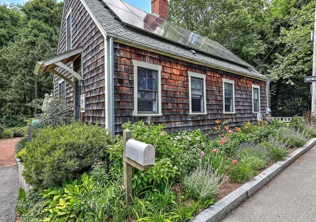 2nd image of 26 Bridge St, Warren, RI 02885 | MLS# 73556842