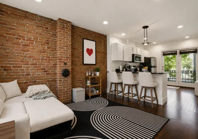 1st image of 169 K St #1, South Boston, MA 02127 | MLS# 73534319