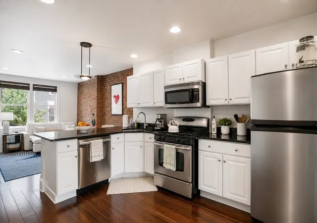 3rd image of 169 K St, Boston, MA 02127