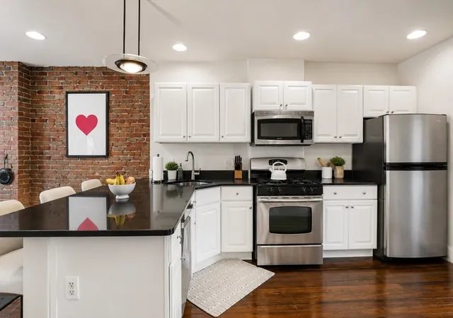 4th image of 169 K St, Boston, MA 02127