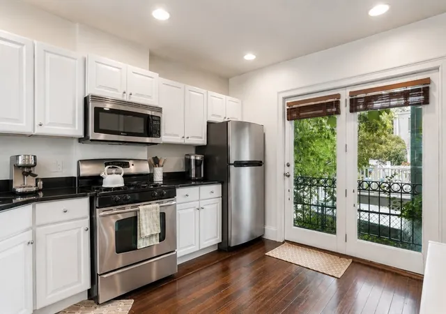 5th image of 169 K St, Boston, MA 02127