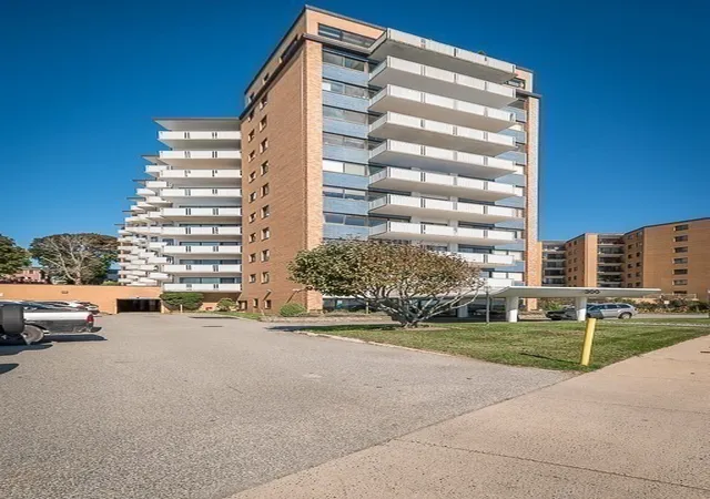 3rd image of 300 Lynn Shore Dr #410, Lynn, MA 01902 | MLS# 73526958