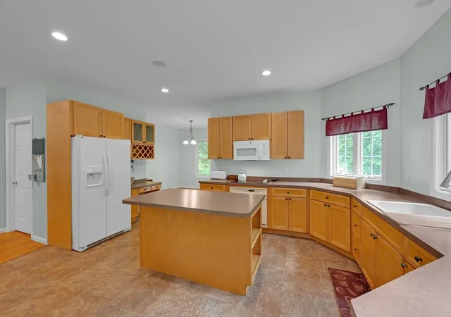 Homes for sale in Charlton, MA | 16 Lindsey Ln, Charlton, MA 01507 | MLS# 73529462