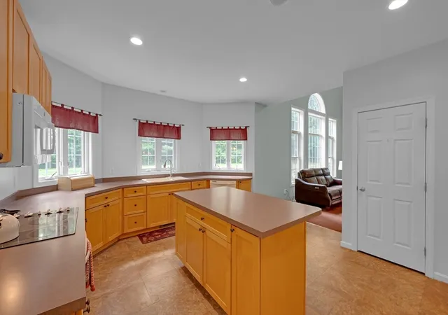 Homes for sale in Charlton, MA | 16 Lindsey Ln, Charlton, MA 01507 | MLS# 73529462