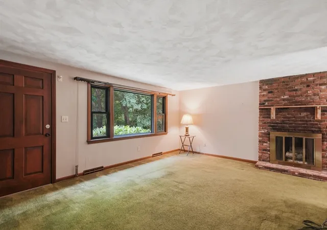 Photo 2 of Sale Pending at 9 Conestoga Rd, Chelmsford, MA 01824 | MLS# 73562860 | Listing updated on 2026-09-02