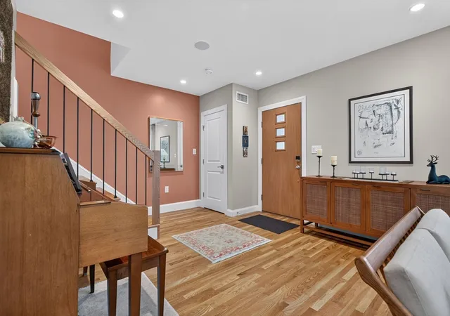 3rd image of 16 York Ter, Brookline, MA 02446 | MLS# 73550700