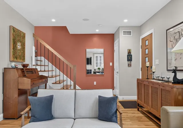 4th image of 16 York Ter, Brookline, MA 02446 | MLS# 73550700