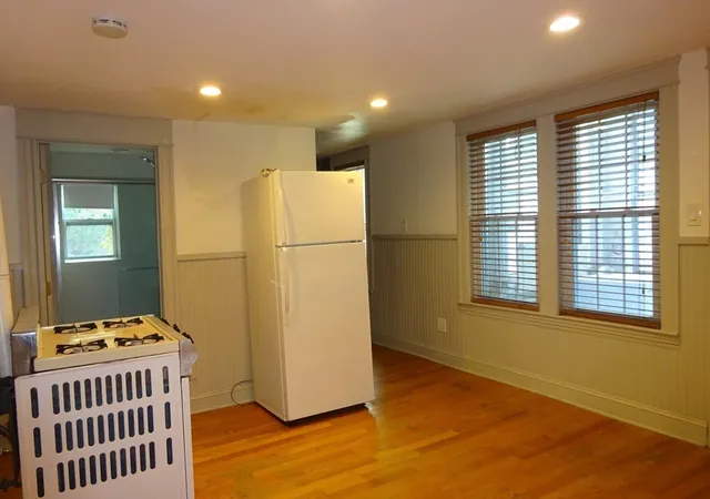 3rd image of 73 S Quinsigamond Ave, Shrewsbury, MA 01545 | MLS# 73447631