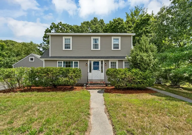 1st image of 121 Elm St, Methuen, MA 01844 | MLS# 73558366