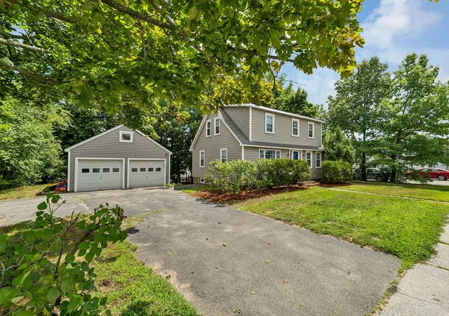 2nd image of 121 Elm St, Methuen, MA 01844 | MLS# 73558366