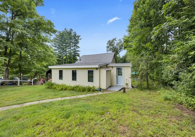 4th image of 11 Second St, Brimfield, MA 01010 | MLS# 73563971