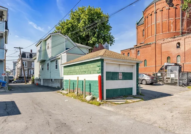 22nd image of 378 Haverhill St, Lawrence, MA 01840 | MLS# 73556368