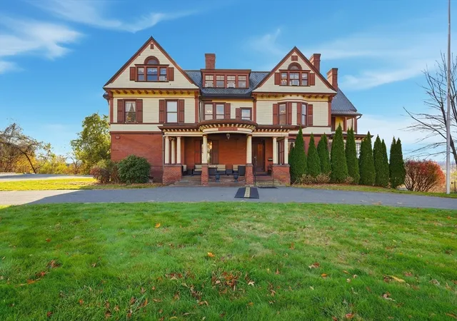 2nd image of 270 Maple St, Springfield, MA 01105 | MLS# 73484553